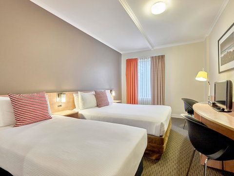 Hotel Ibis Perth - New Castle Holiday 1