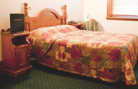 O'Malleys Hotel - New Castle Holiday 1