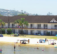 The Clan Lakeside Lodge - New Castle Holiday