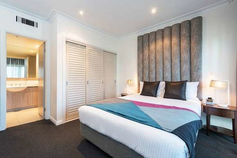 Mantra on Russell - New Castle Holiday 2