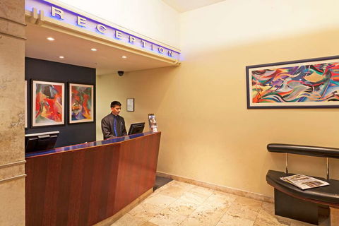 Causeway Inn On The Mall - New Castle Holiday 2