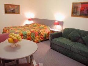 Princes Park Motor Inn - New Castle Holiday 1