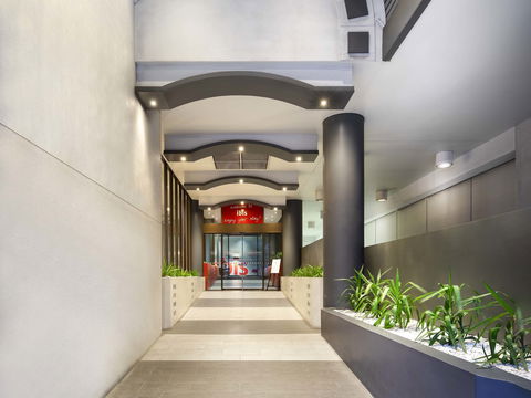 Ibis Hotel - New Castle Holiday 1