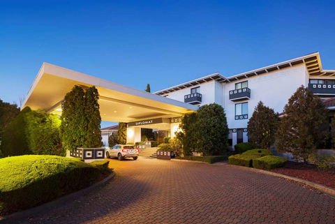 Ramada by Wyndham Diplomat Canberra - New Castle Holiday 0