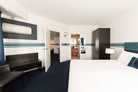 Ramada by Wyndham Diplomat Canberra - New Castle Holiday 2