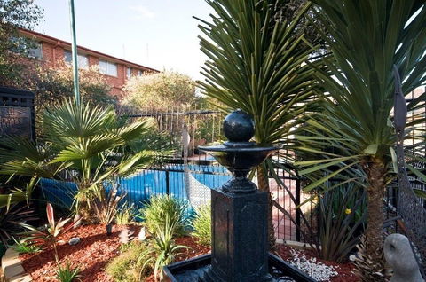 Country Plaza Queanbeyan - New Castle Holiday 2
