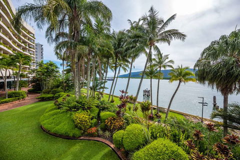 Hilton Cairns - New Castle Holiday 1