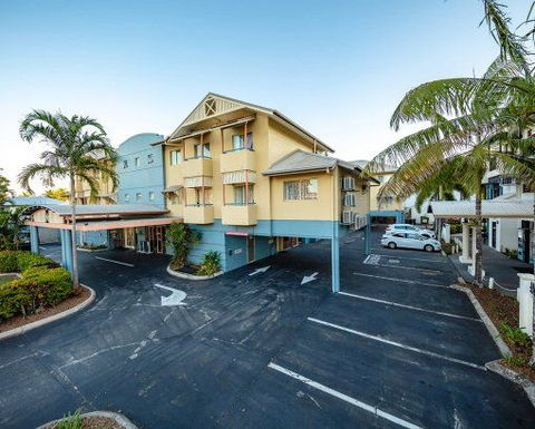 Cairns Queenscourt - New Castle Holiday 0