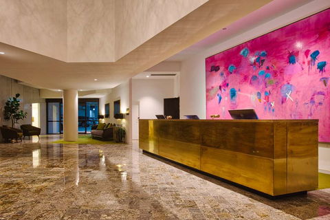 Eatons Hill Hotel - New Castle Holiday 1