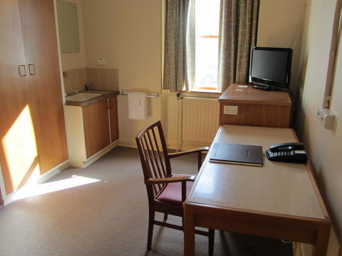 University House - ANU - New Castle Holiday 44