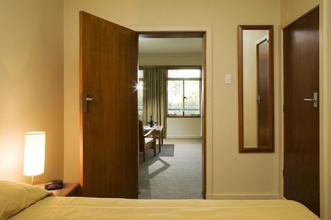 University House - ANU - New Castle Holiday 19