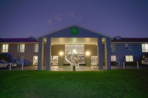 Ibis Styles Canberra - New Castle Holiday 5