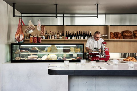 Midnight Hotel, Autograph Collection - New Castle Holiday 4