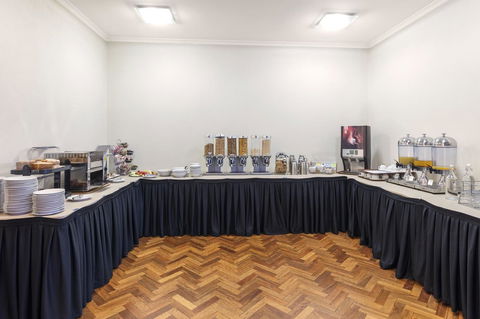 Garden City Hotel, Best Western Signature Collection - New Castle Holiday 24