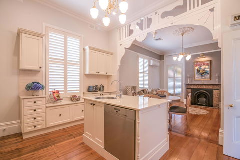 De Russie Boutique Hotel - New Castle Holiday 24