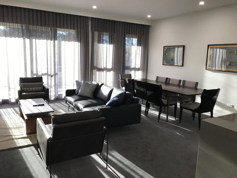 Knightsbridge Canberra - New Castle Holiday 33