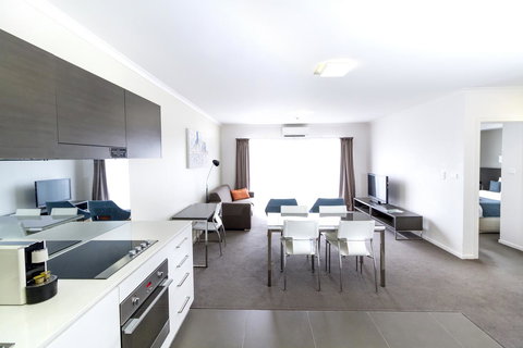 Abode Tuggeranong - New Castle Holiday 2
