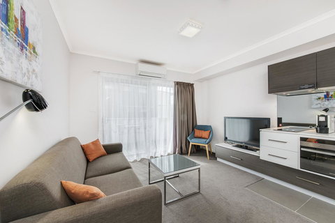 Abode Tuggeranong - New Castle Holiday 5