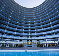 Accommodate Canberra - Manhattan on the Park - New Castle Holiday