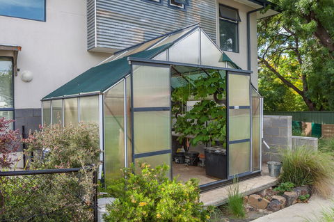 One Of A Kind Apartments - New Castle Holiday 37
