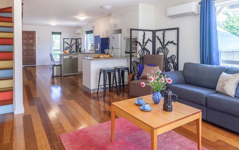 One Of A Kind Apartments - New Castle Holiday 27