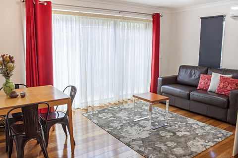One Of A Kind Apartments - New Castle Holiday 7