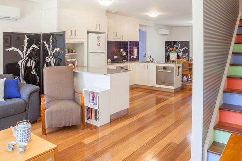 One Of A Kind Apartments - New Castle Holiday 25