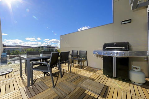 Mode 220 Braddon ACT - New Castle Holiday 9