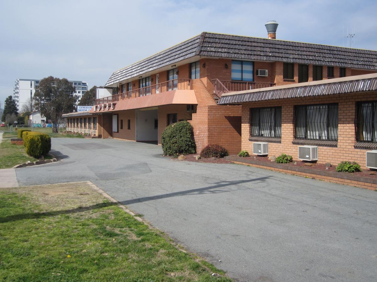 Lyneham ACT New Castle Holiday