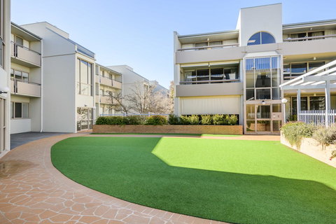 Accommodate Canberra - The Summit - New Castle Holiday 4