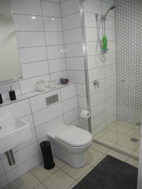 3BR Executive Apartment With Lake And Mountain Views - New Castle Holiday 18