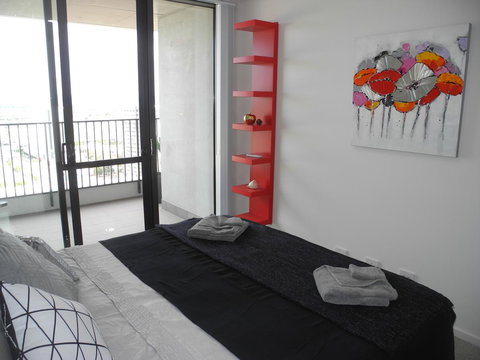 3BR Executive Apartment With Lake And Mountain Views - New Castle Holiday 3