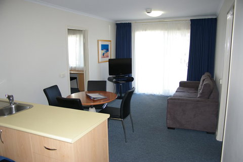 Ramada Encore Belconnen - New Castle Holiday 16