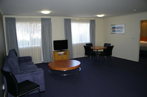 Ramada Encore Belconnen - New Castle Holiday 18