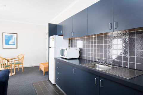 The Woden Hotel - New Castle Holiday 12