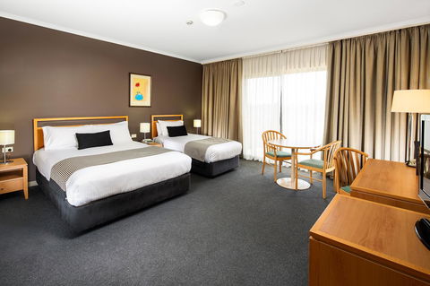 The Woden Hotel - New Castle Holiday 0