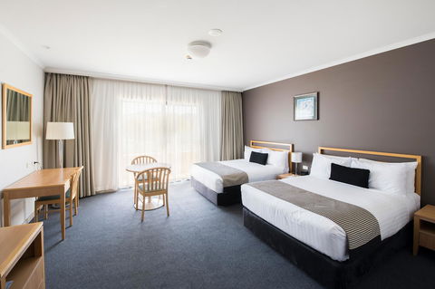 The Woden Hotel - New Castle Holiday 8