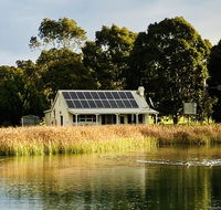The Lake House Retreat - New Castle Holiday