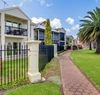 Port Adelaide Harbourside House - New Castle Holiday
