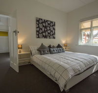 Cowan Street Bungalow - New Castle Holiday