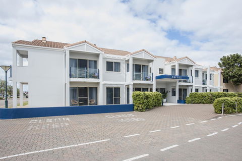 Marina Hotel - New Castle Holiday 19