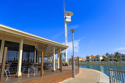 Marina Hotel - New Castle Holiday 36