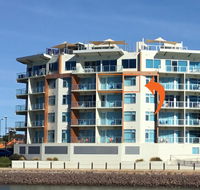 Wallaroo Marina Waterfront Luxe Apartment - New Castle Holiday