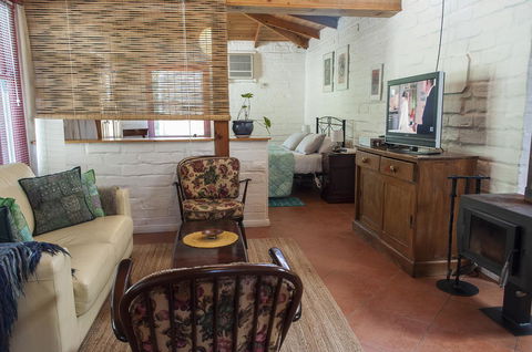 Trevalia Accommodation - New Castle Holiday 1