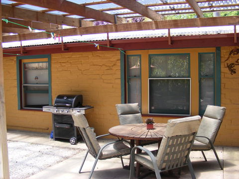 Trevalia Accommodation - New Castle Holiday 10