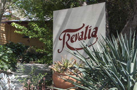 Trevalia Accommodation - New Castle Holiday 0