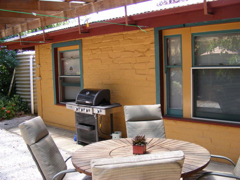 Trevalia Accommodation - New Castle Holiday 9