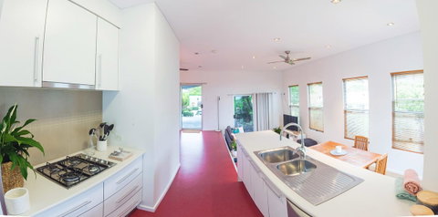 S T U D I O 22 Peaceful Retreat With Garden Views - New Castle Holiday 4