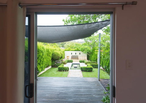 S T U D I O 22 Peaceful Retreat With Garden Views - New Castle Holiday 12
