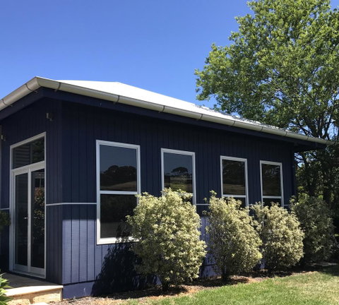 S T U D I O 22 Peaceful Retreat With Garden Views - New Castle Holiday 15